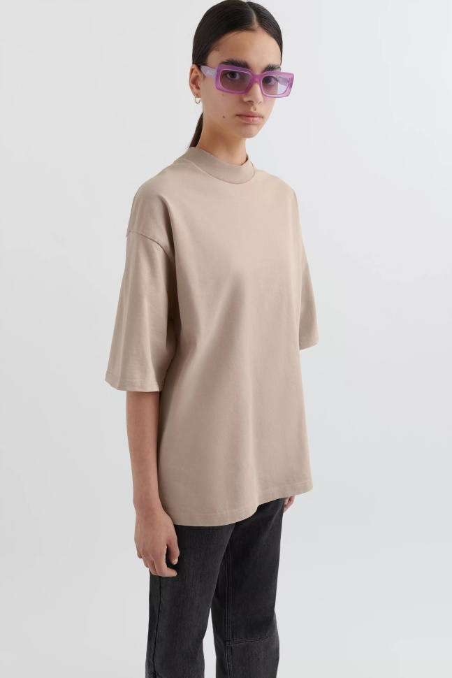 Formel Oversized T-shirt Lys Taupe Axel Arigato