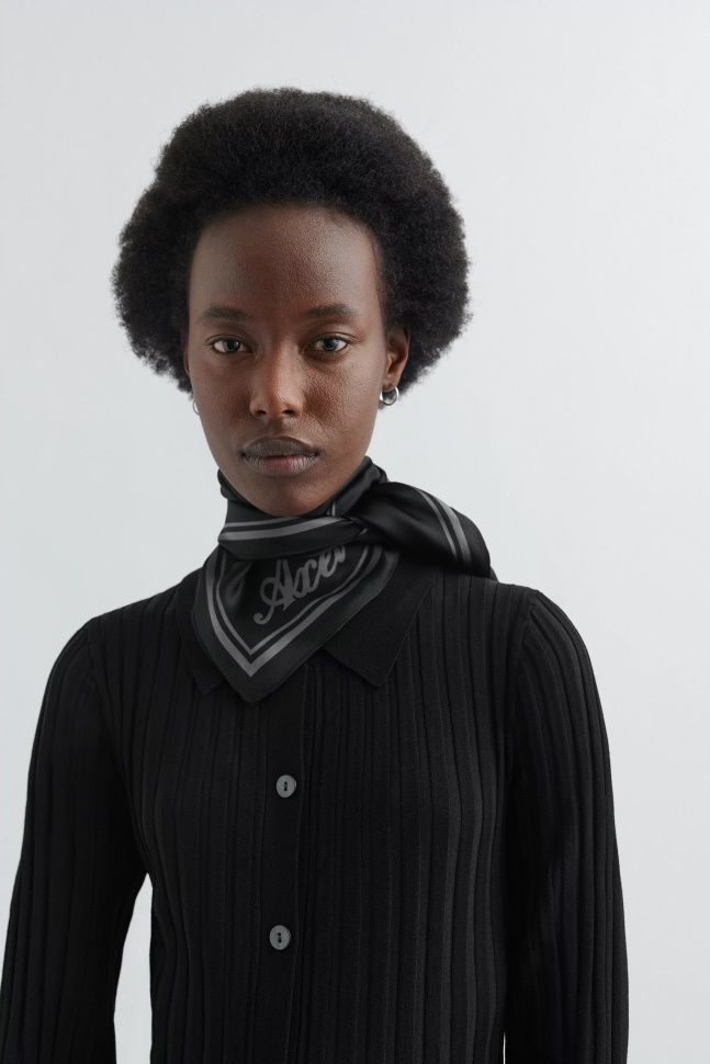 Axel Arigato Sort Vulkansk Ask Signatur Silketørklæde