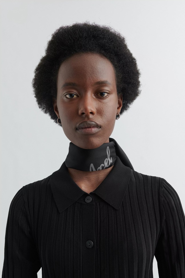 Axel Arigato Sort Vulkansk Ask Signatur Silketørklæde