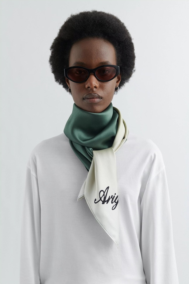 Prisme Silketørklæde Belgisk Blok Mørkegrøn Axel Arigato