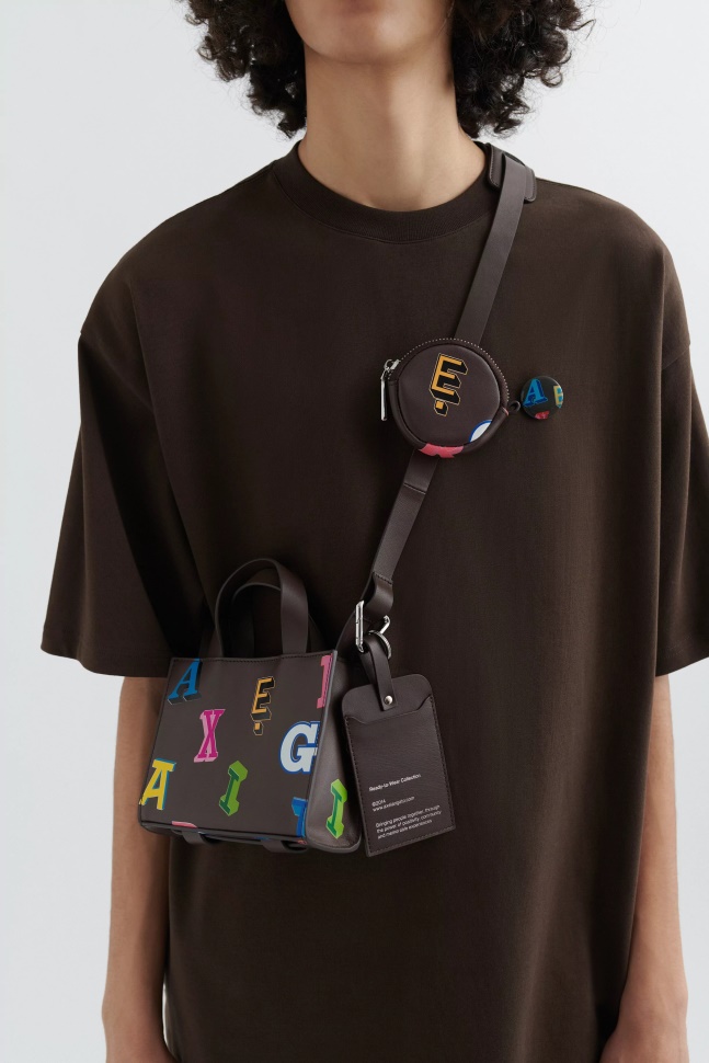 Egenskab Monogram Læder Taske Mørkebrun Axel Arigato